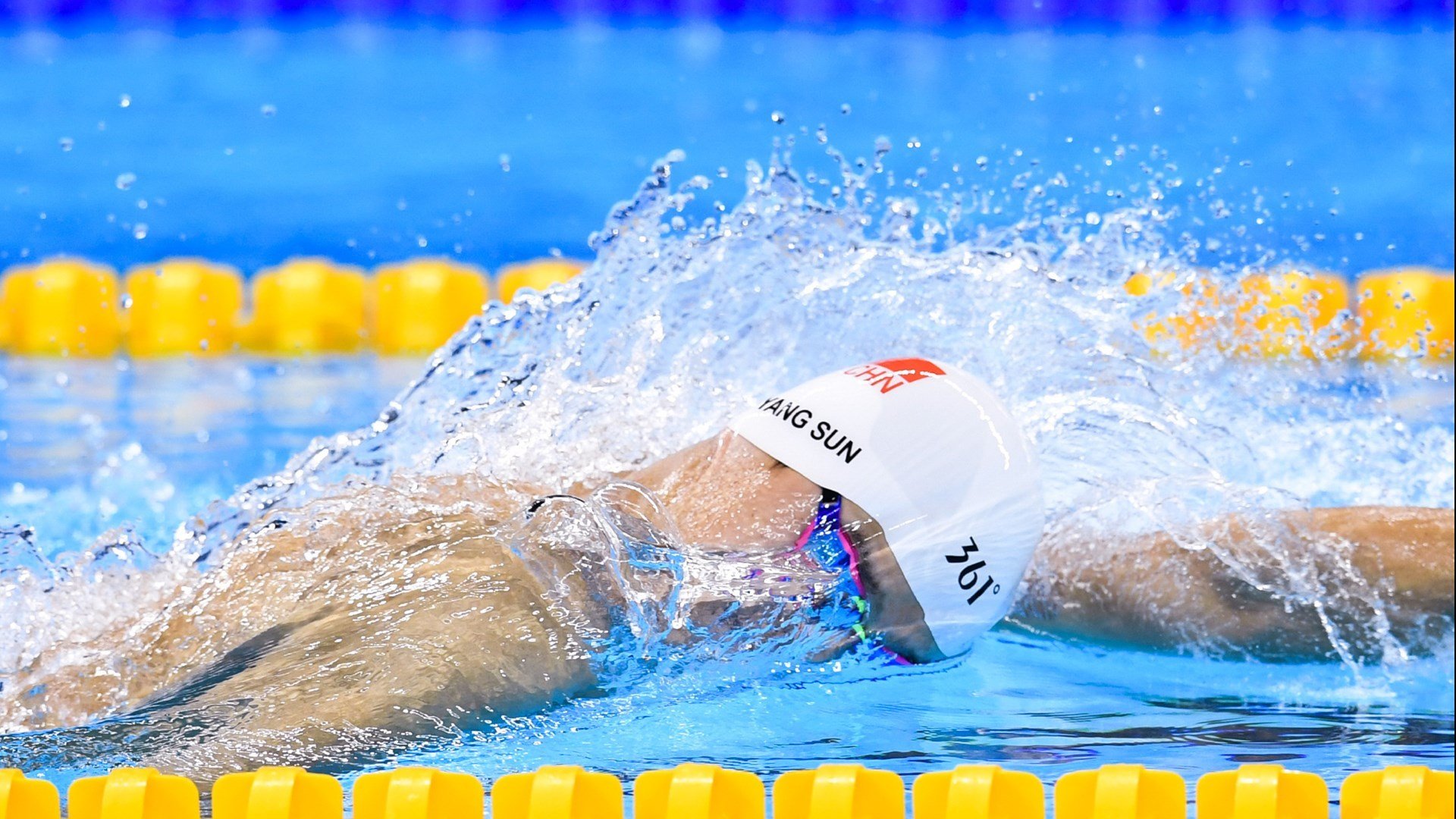 2019年全明星：库里“神级”出手引发全场欢呼声，17年全明星库里