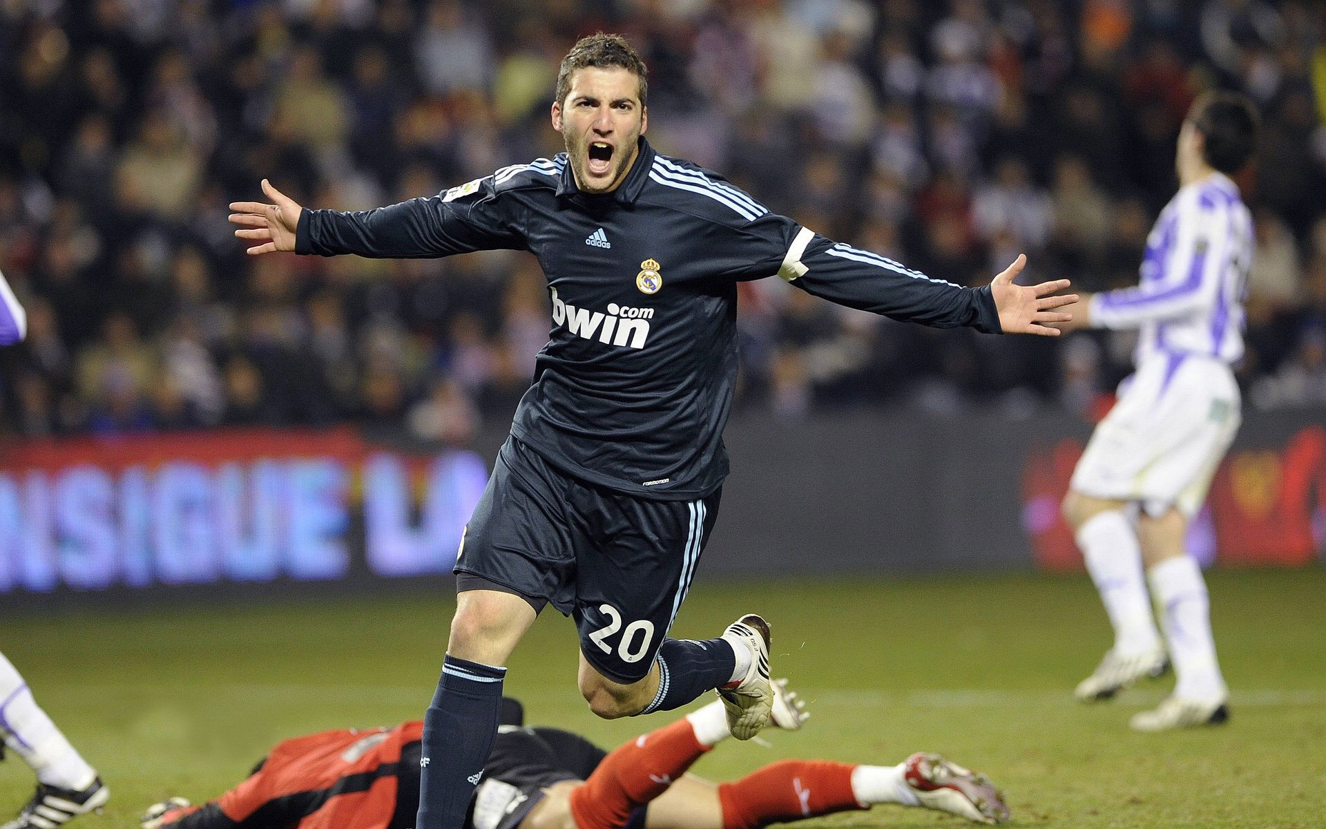 AC米兰客场告捷，一举拿下三分，ac米兰经典比赛